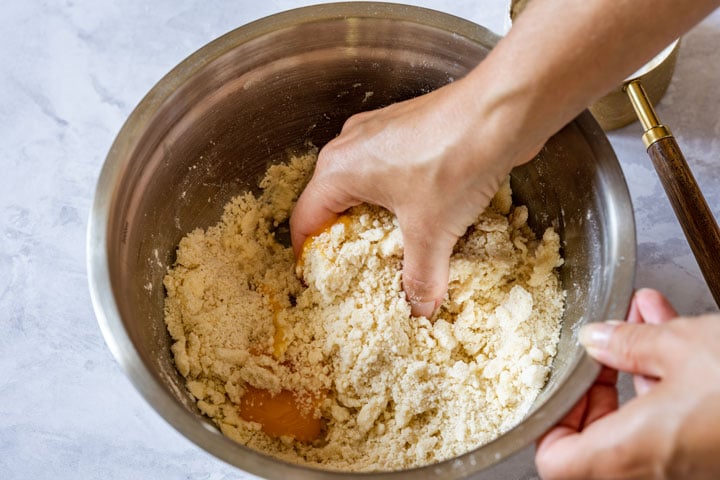 Showing how to make shortcrust pastry dough step 4