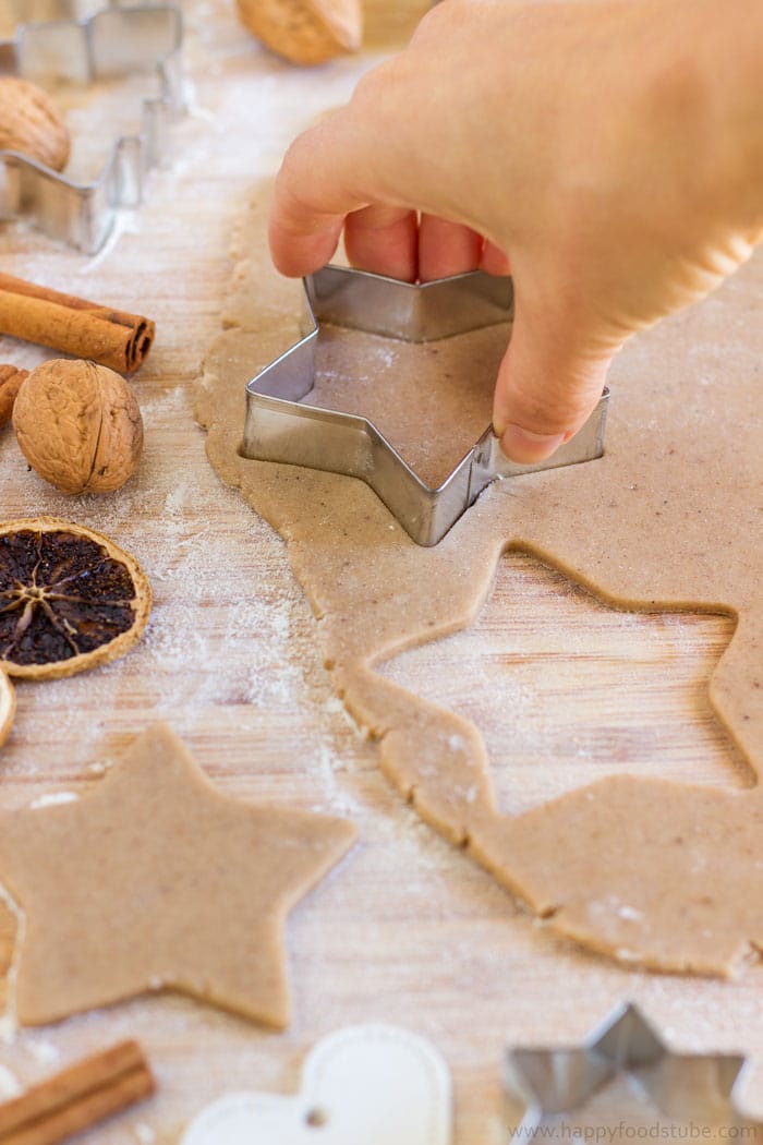 How to make a Christmas Cookie Dough Recipe without Ginger | happyfoodstube.com