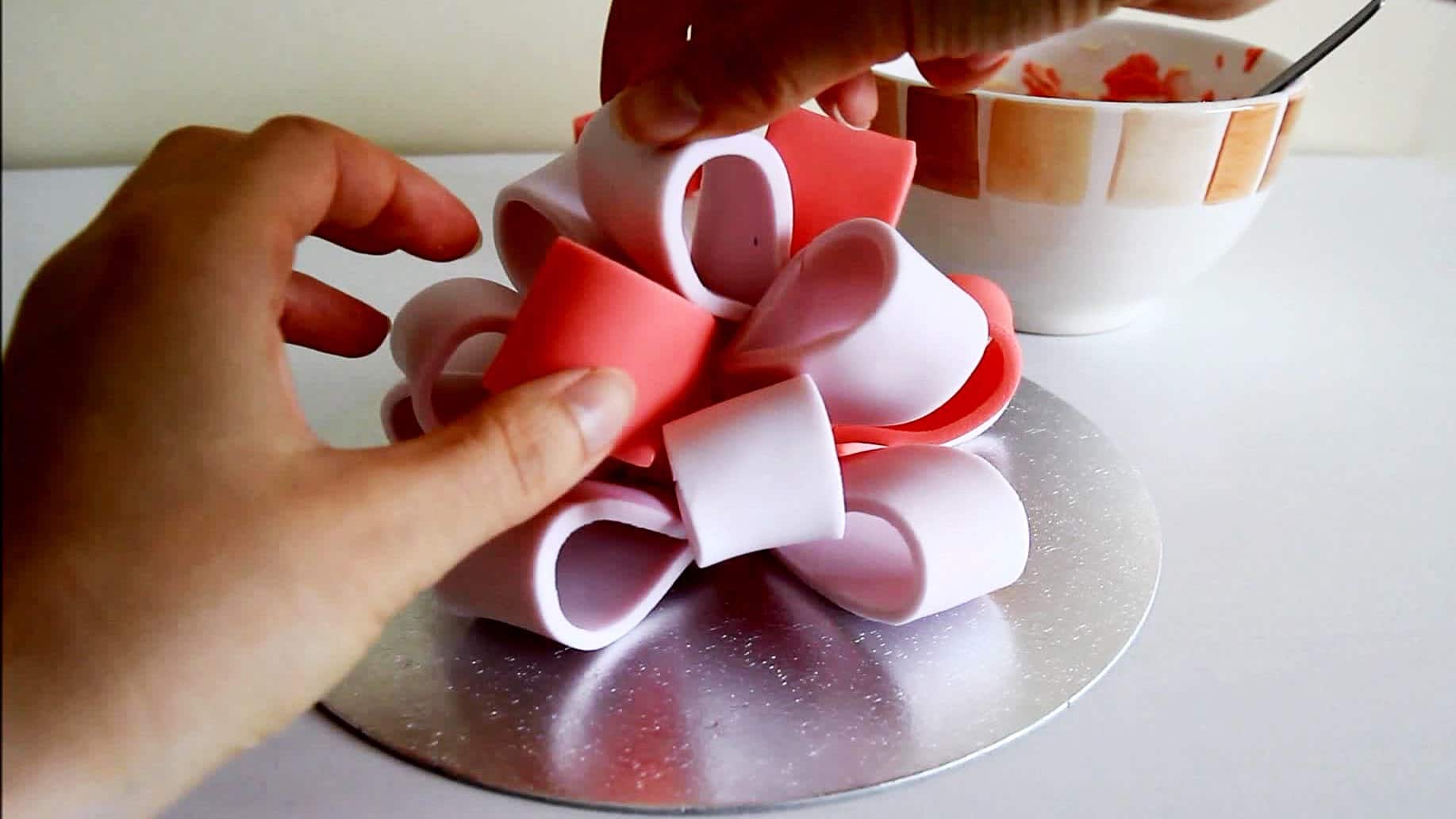 How to make a Fondant Icing Big Bow for Cake Decorating ...