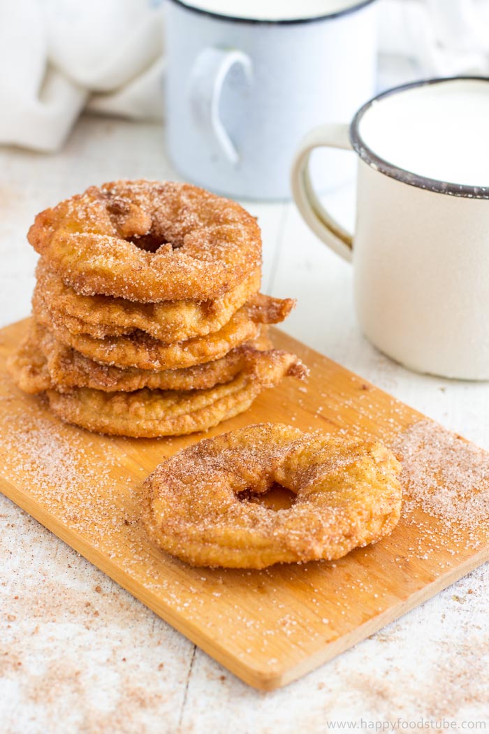 Homemade Fried Battered Apple Rings. Easy dessert recipe. | happyfoodstube.com