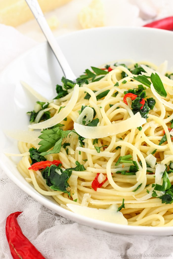 Spicy Spaghetti Aglio Olio Peperoncino HappyFoods Tube