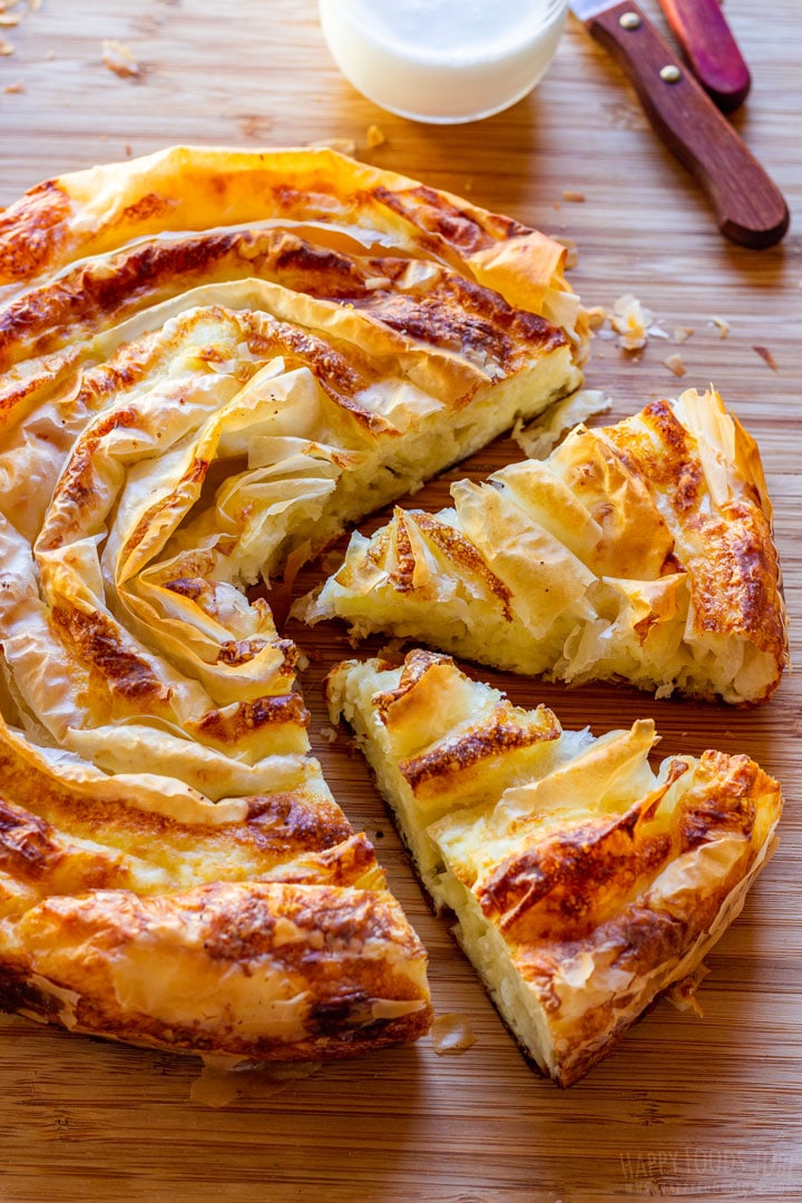 Plato de pastelería tradicional búlgara banitsa