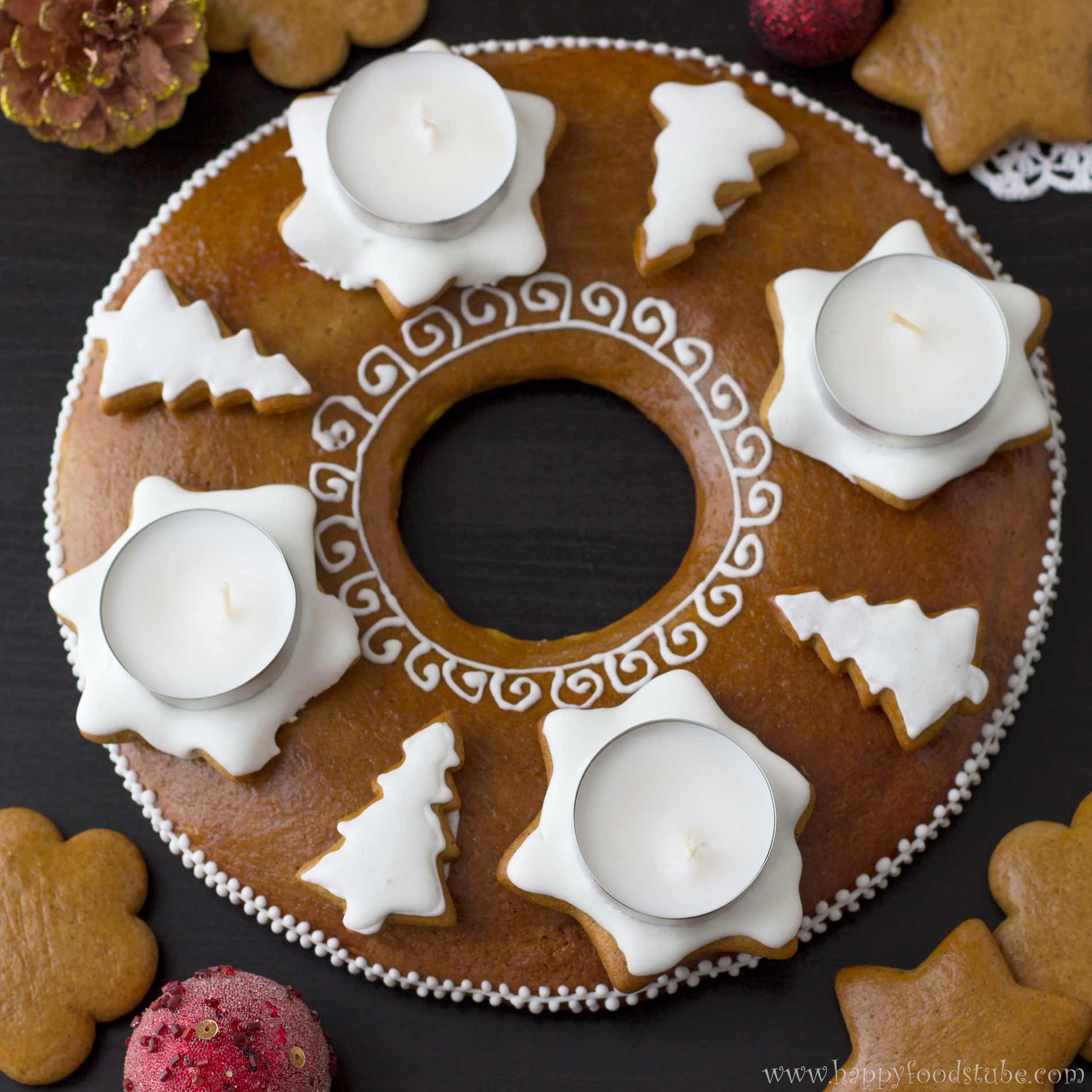 Gingerbread Advent Wreath | happyfoodstube.com