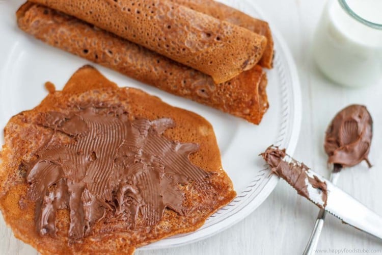 Apple and Cocoa Batter Crepes Plate | happyfoodstube.com