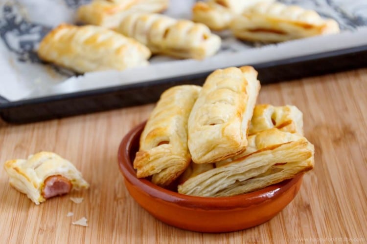 Frankfurters in Puff Pastry - This is a super easy party snack! Also called “Pigs in a blanket” with a sausage roll look. Party food, simple, recipe | happyfoodstube.com