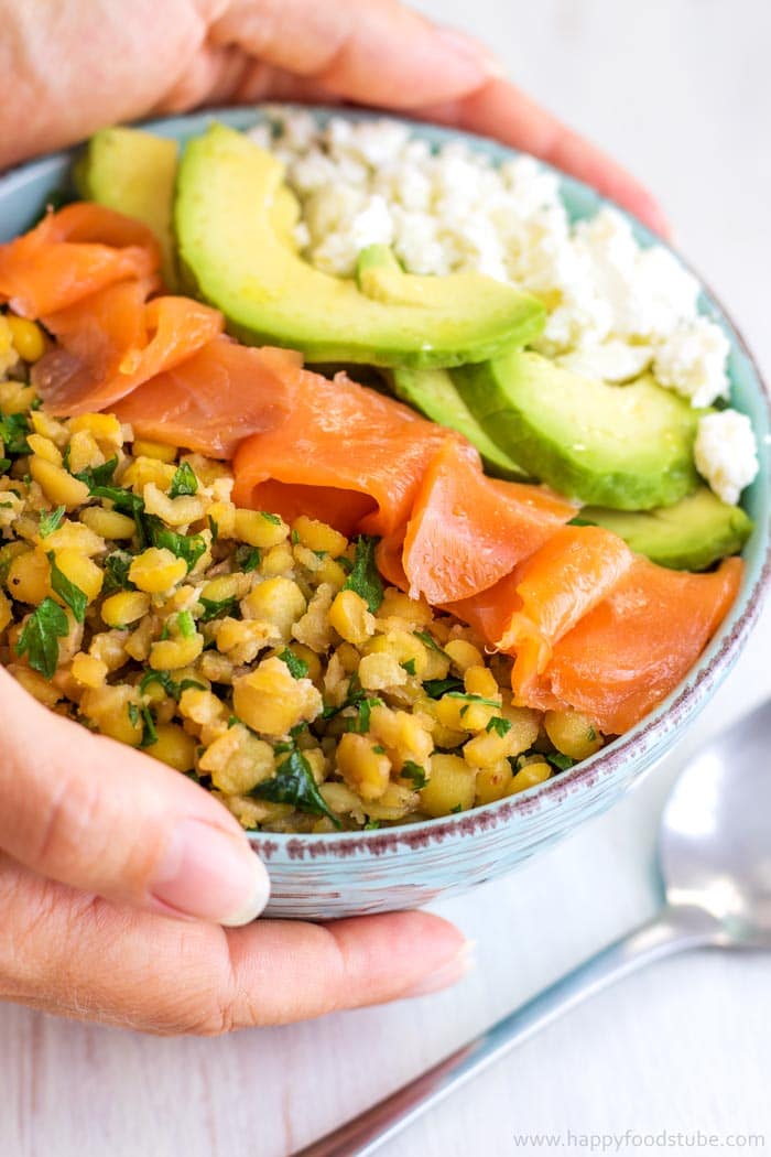 Butter Roasted Split Pea Power Bowl - Packed with protein, good fats and vitamins not only fills you up but gives you the much needed energy boost and provides essential nutrients. Easy recipe! You only need a split peas, avocado, feta cheese & smoked salmon. | happyfoodstube.com