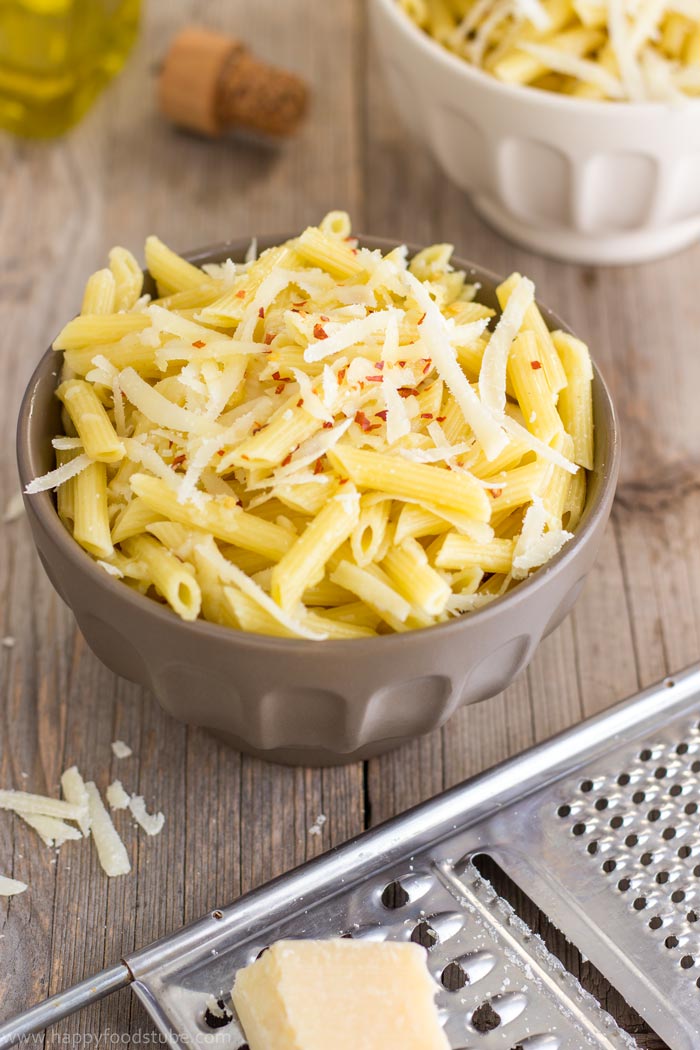 Simple Parmesan Chilli Pasta - This is the easiest and fastest pasta recipe ever! All you have to do is cook the pasta, pour over some good quality extra virgin olive oil, add parmesan + chilli flakes, mix well and you are ready to serve! | happyfoodstube.com
