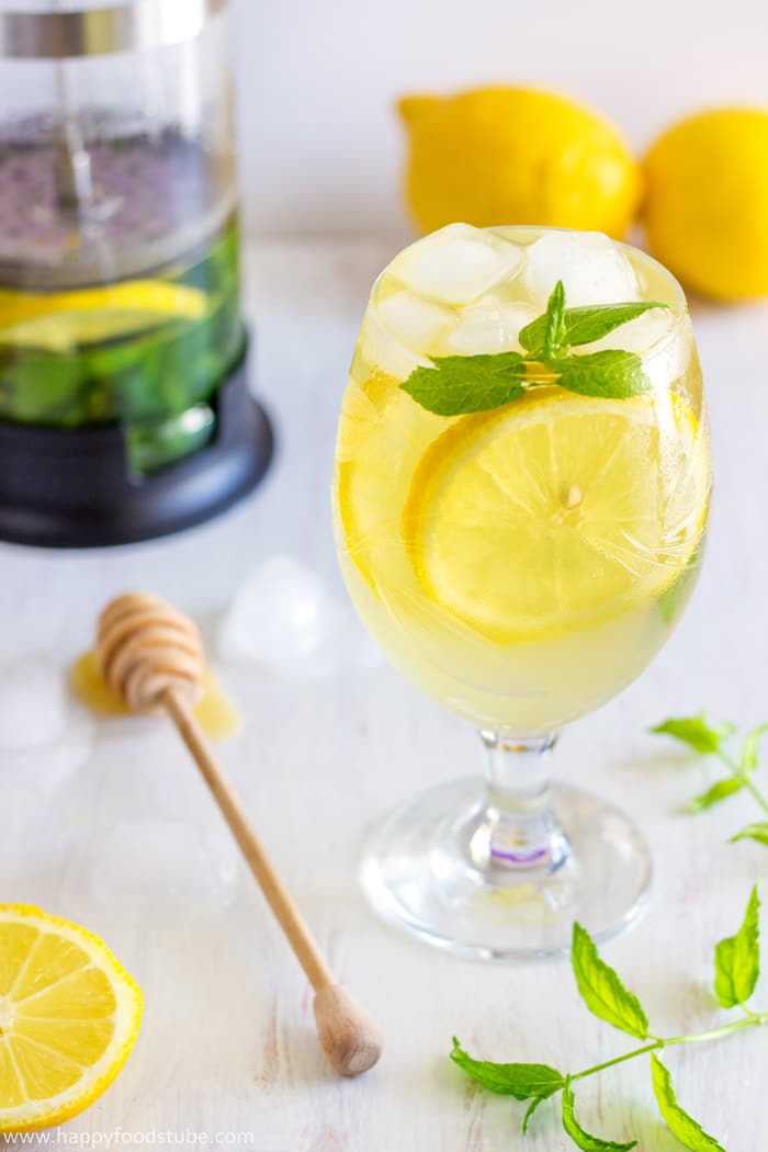 Fresh Mint & Lemon Iced Tea Recipe! Refreshing, Healthy + Low Calories! Non-Alcoholic! | happyfoodstube.com