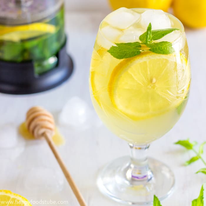 Fresh Mint and Lemon Iced Tea Recipe! Refreshing, Healthy + Low Calories! Non-Alcoholic! | happyfoodstube.com