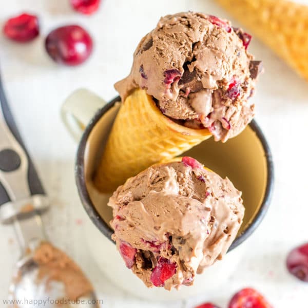 Best No Churn Chocolate Cherry Ice Cream can be in your freezer within minutes! You will love it! Your kids will love it! ❤ | happyfoodstube.com