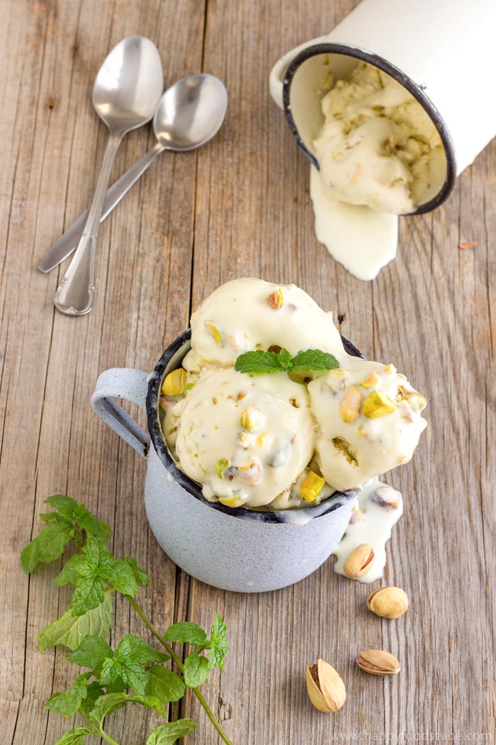 Easy Homemade Fresh Mint & Pistachio Ice Cream ❤ | happyfoodstube.com