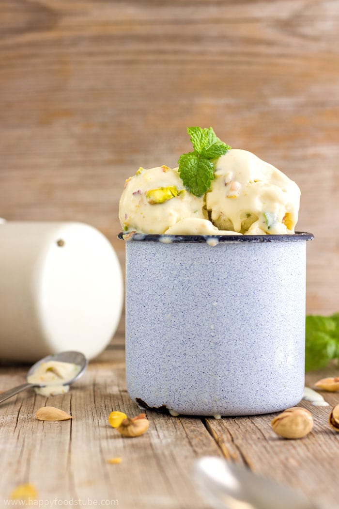 Fresh Mint & Pistachio Ice Cream ❤ | happyfoodstube.com