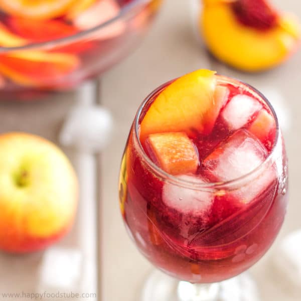 Homemade Fruity Red Wine Sangria. Refreshing with citrusy flavour and a hint of summer fruits! | happyfoodstube.com