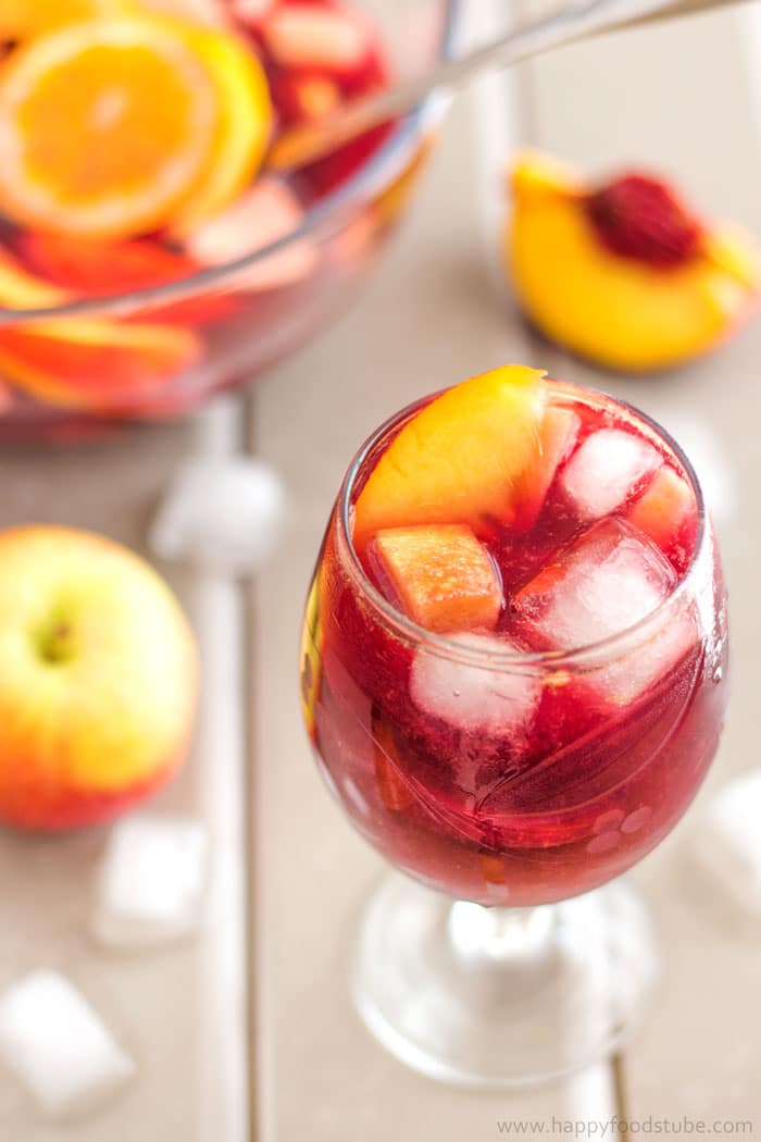 Homemade Fruity Red Wine Sangria. Refreshing with citrusy flavour and a hint of summer fruits | happyfoodstube.com
