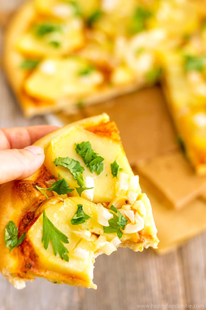 Homemade Vegan Potato Pizza Recipe | happyfoodstube.com