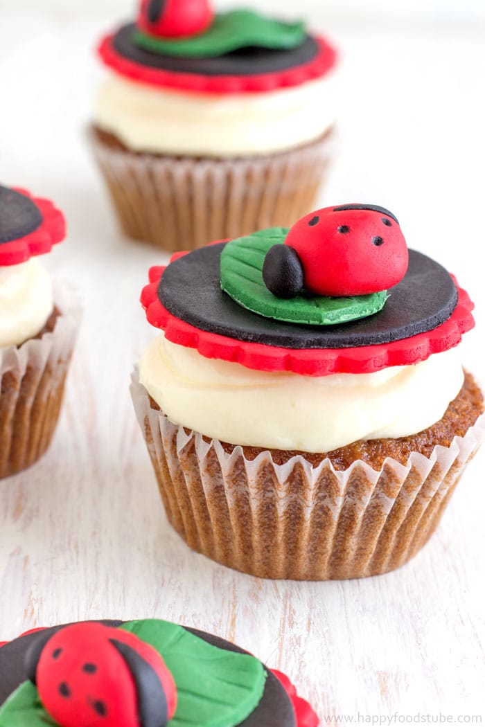 How to make Ladybug Cupcake Toppers. | happyfoodstube.com