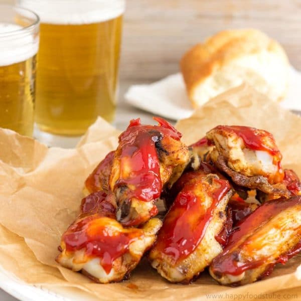 Oven Baked Sweet and Spicy Sticky Chicken Wings | happyfoodstube.com