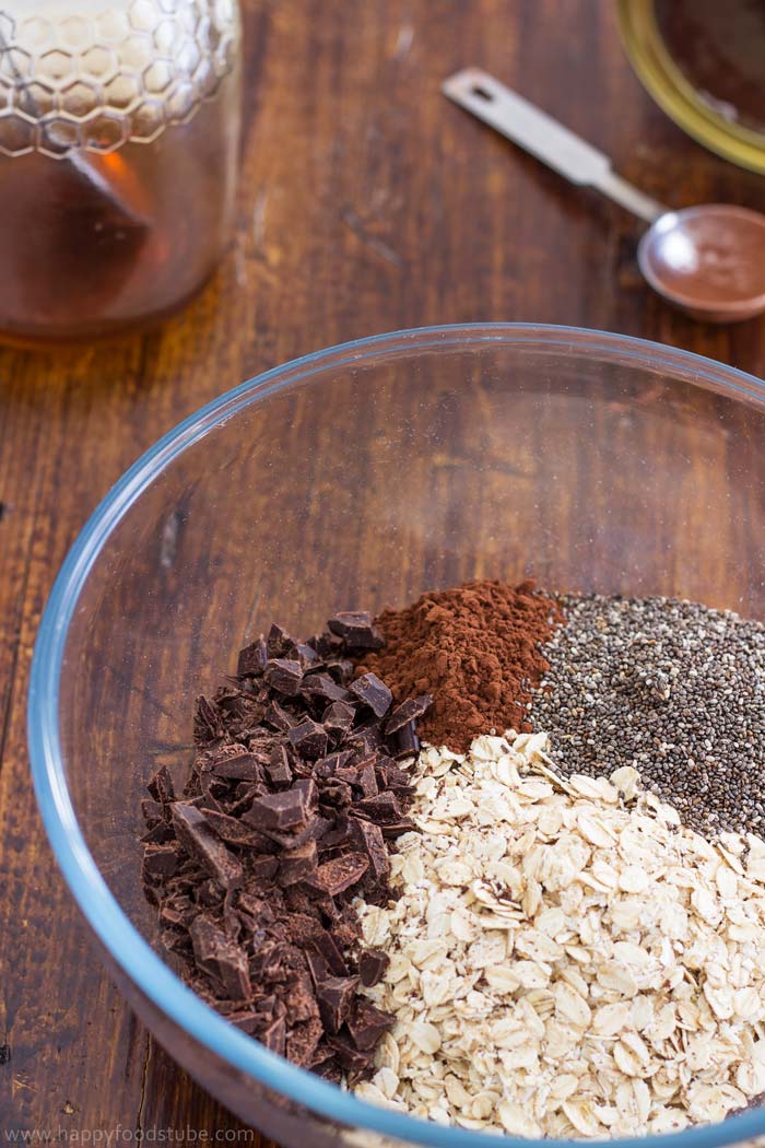 Homemade Dark Chocolate Granola Ingredients | happyfoodstube.com