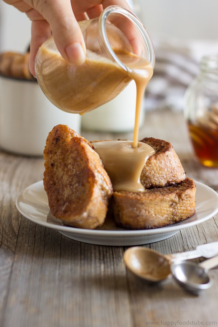  Gingerbread French Toast with Cinnamon Honey Sauce. Super easy Christmas breakfast idea | happyfoodstube.com