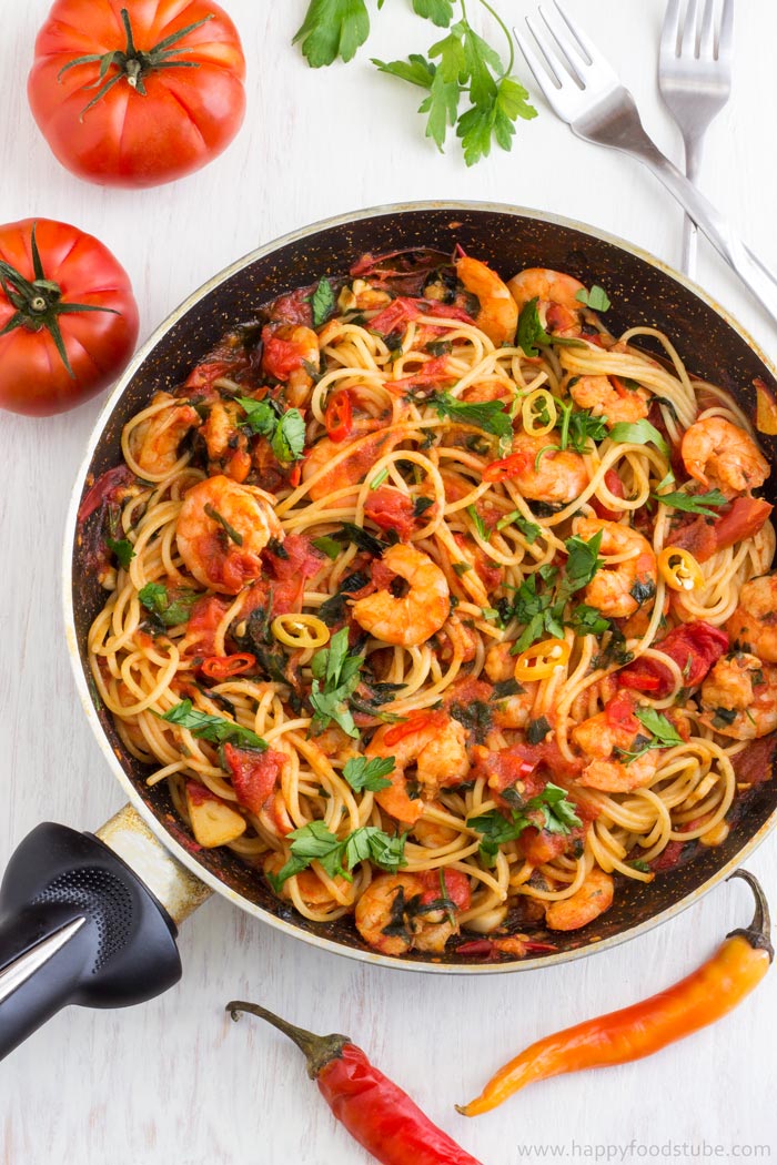 Spicy Shrimp Spaghetti with Tomato Sauce | happyfoodstube.com