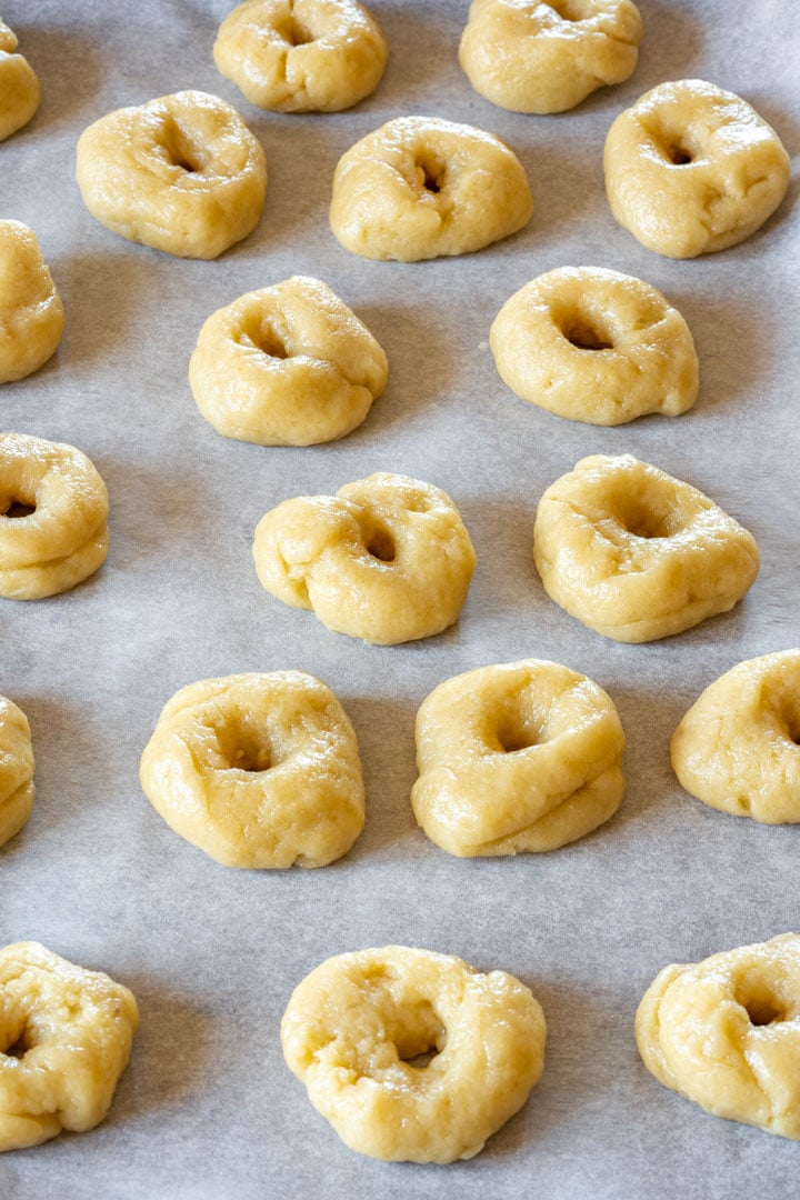 Unbaked white wine cookies on the baking tray