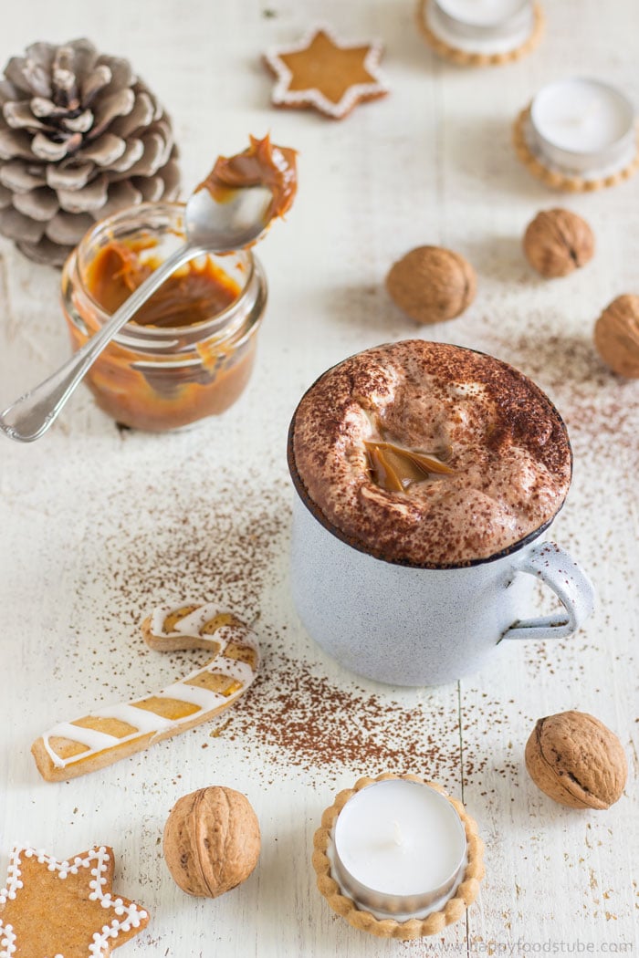 Creamy Dulce de Leche Hot Chocolate. Super easy hot drink recipe for this winter | happyfoodstube.com