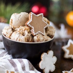 Gingerbread Ice Cream | happyfoodstube.com