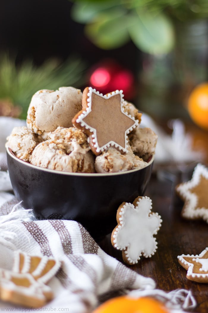Homemade Gingerbread Ice Cream Recipe. Perfect Christmas Treat | happyfoodstube.com