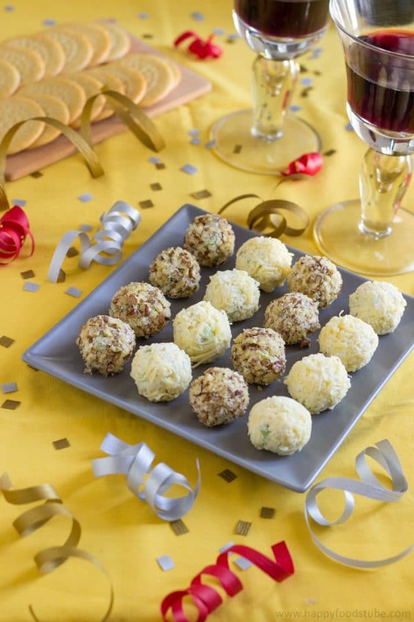 Waldorf Cheese Ball Bites. Easy Party Food Recipe. Only 5 Ingredients, Ready in 25 minutes. | happyfoodstube.com