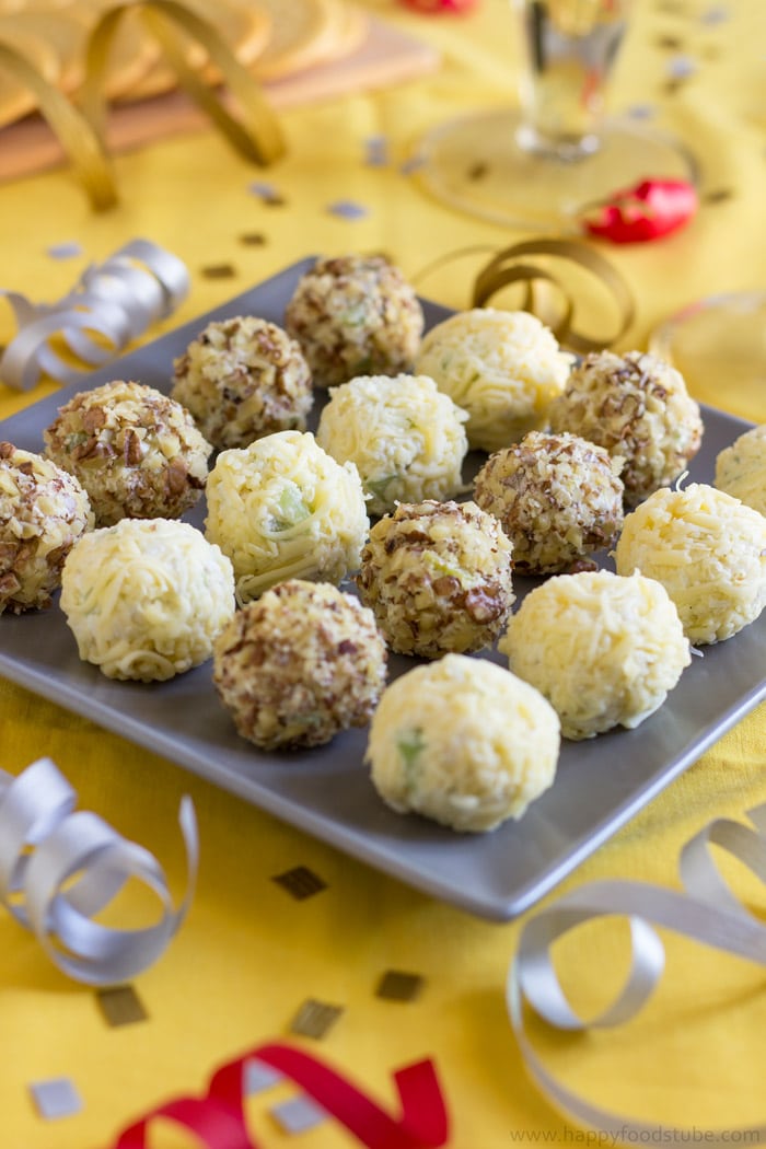 Waldorf Cheese Ball Bites. Easy Party Food Recipe. | happyfoodstube.com