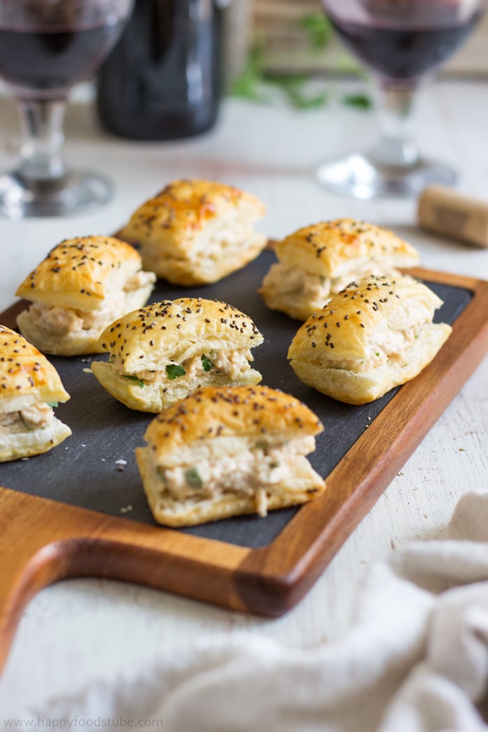 Puff pastry finger food with chicken, mayonnaise and mango chutney.