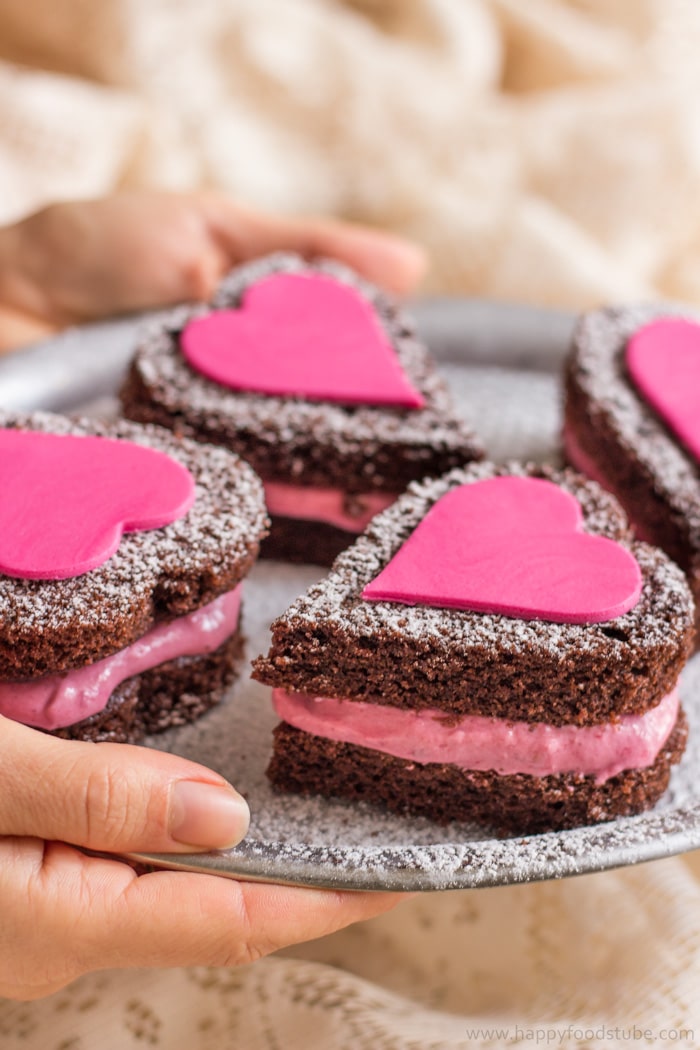 Mini-Naked-Chocolate-Cake-Hearts