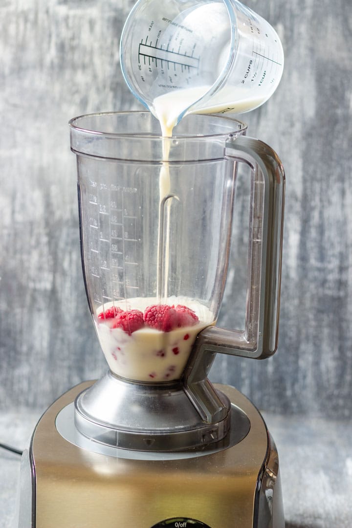 How to make raspberry smoothie at home step 1