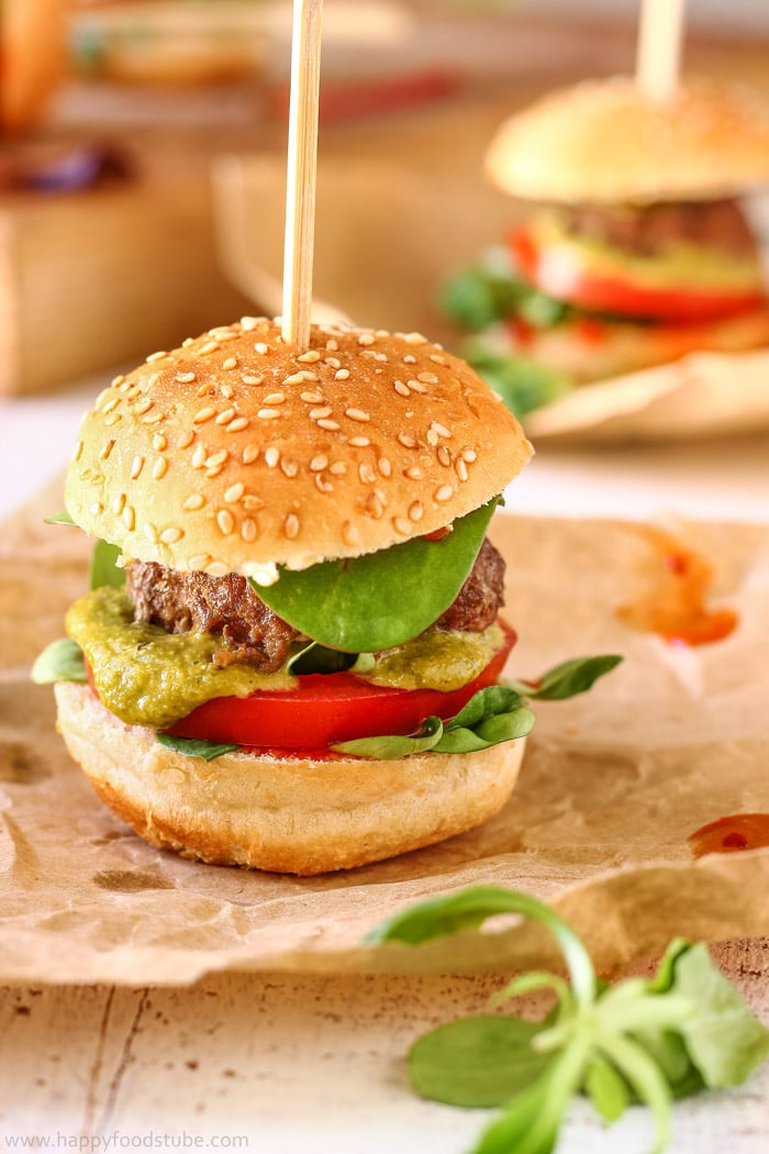 Sweet Chili Pesto Burger Sliders - Happy Foods Tube Sweet Chili Pesto Burger Sliders - Happy Foods Tube
