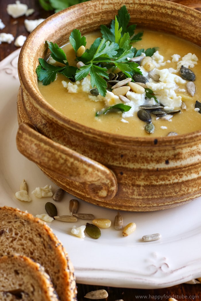 Vegetarian chickpea soup with slices of bread