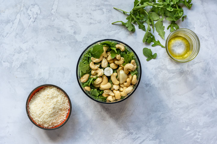 Step one how to make arugula pesto with cashews