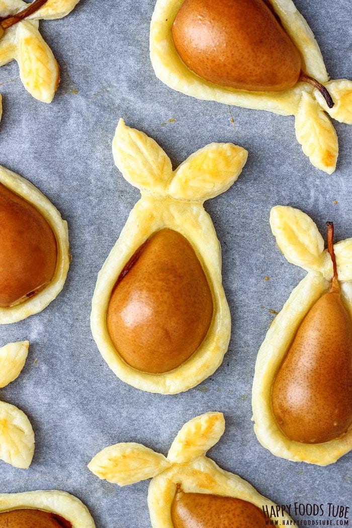 Nutella Stuffed Baked Pears in Puff Pastry without Chocolate Sauce