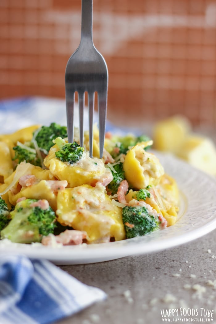 Cheese Tortellini Pasta with Broccoli and Bacon Pic
