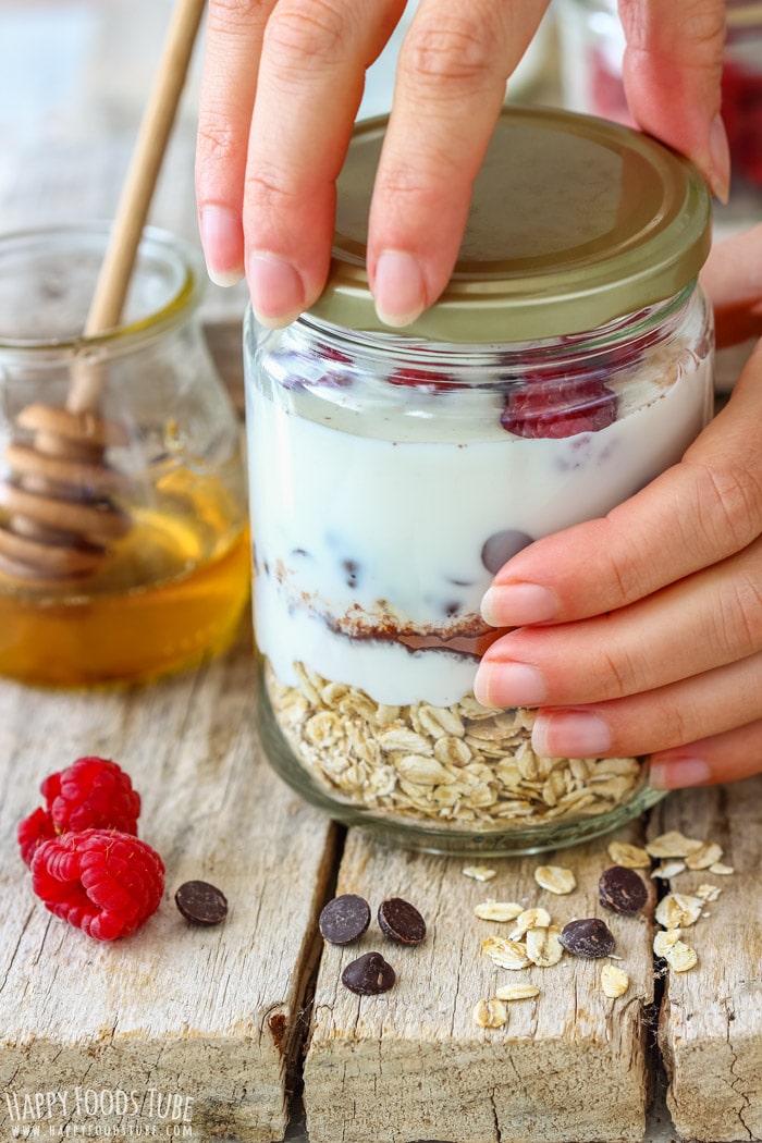Closing the lid on Raspberry Chocolate Chip Overnight Oats