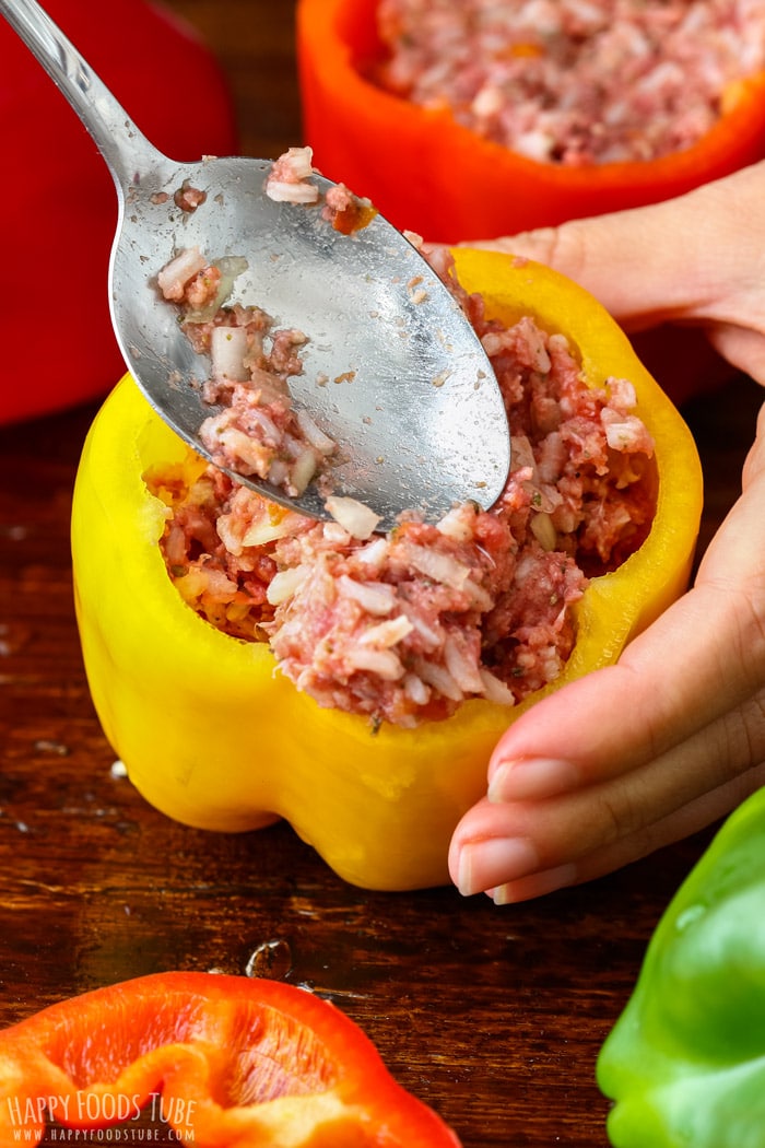 Filling bell peppers with mince and rice mixture