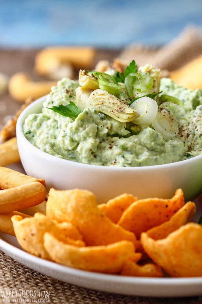 Homemade vegetarian Artichoke Heart Dip with crackers