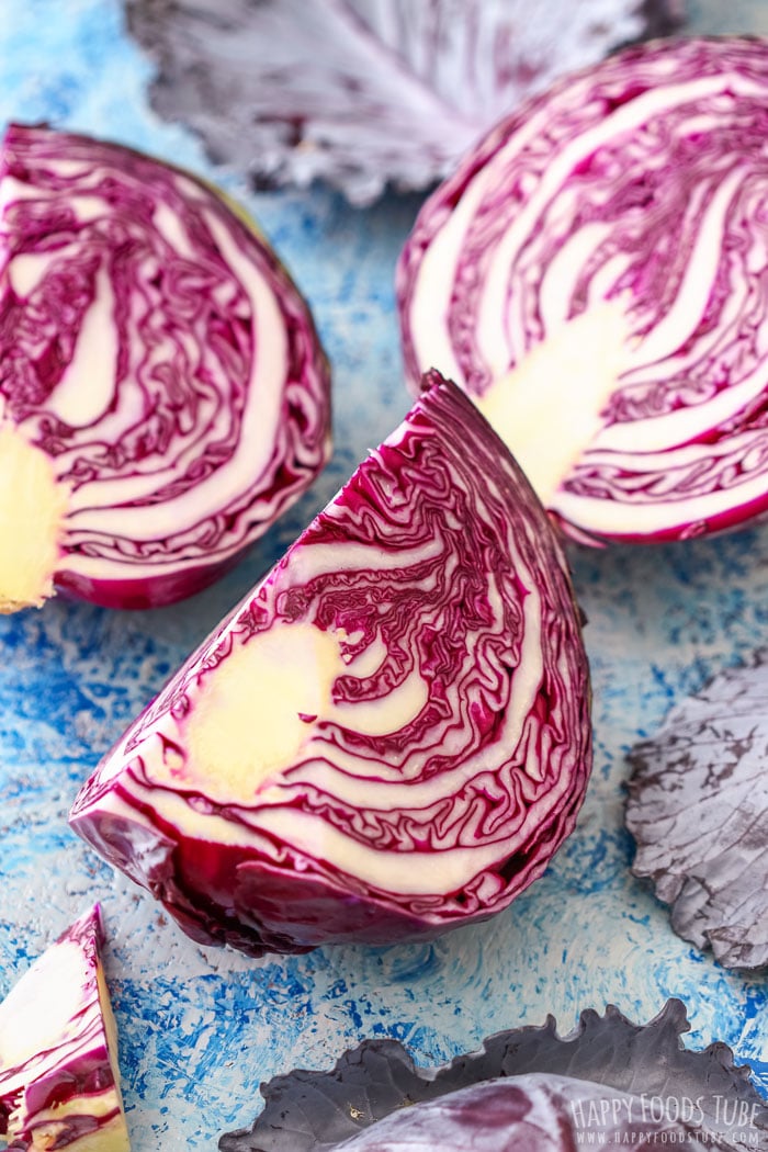 Halfed red cabbage heads