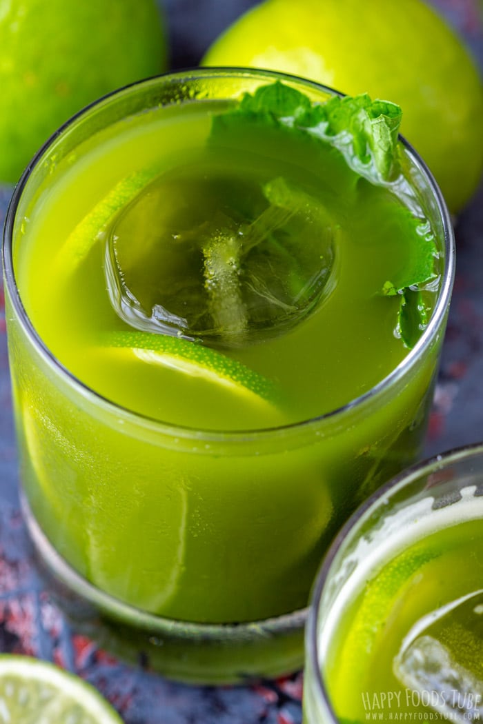 Closeup matcha green iced tea
