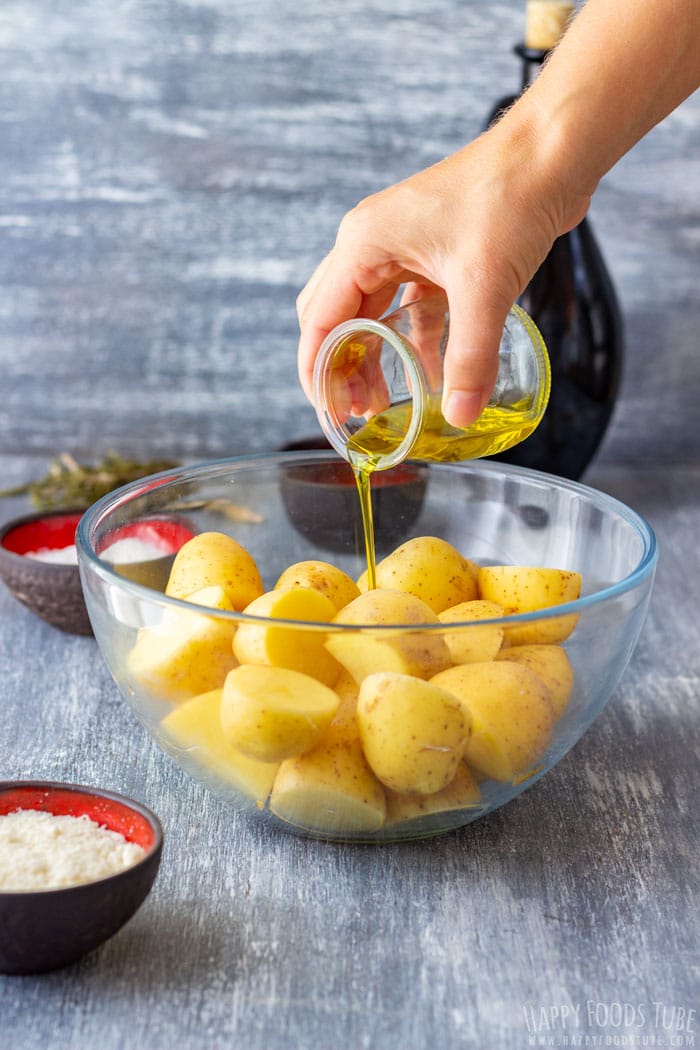 How to make Rosemary Parmesan Roasted Potatoes Step 1