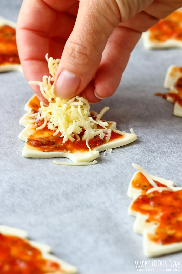 How to make Mini Christmas Tree Pizzas Step 2