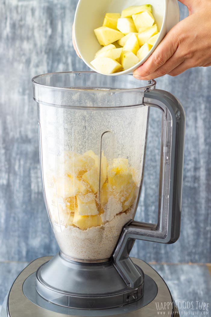 How to make Apple Pear Ginger Smoothie Step 1