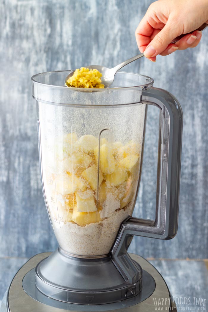 How to make Apple Pear Ginger Smoothie Step 2