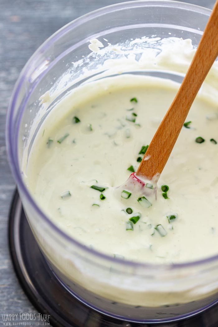 Process Shots of Blue Cheese Salad Dressing Step 3