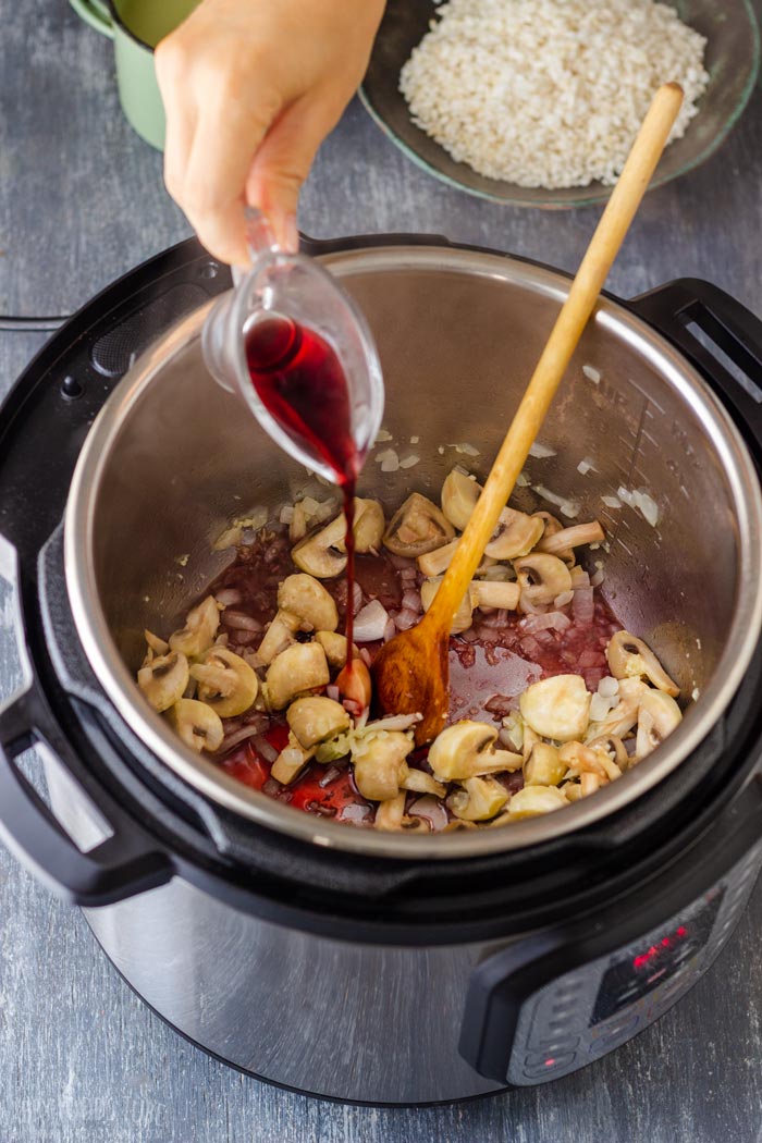 How to make Instant Pot Zucchini Mushroom Risotto Step 1