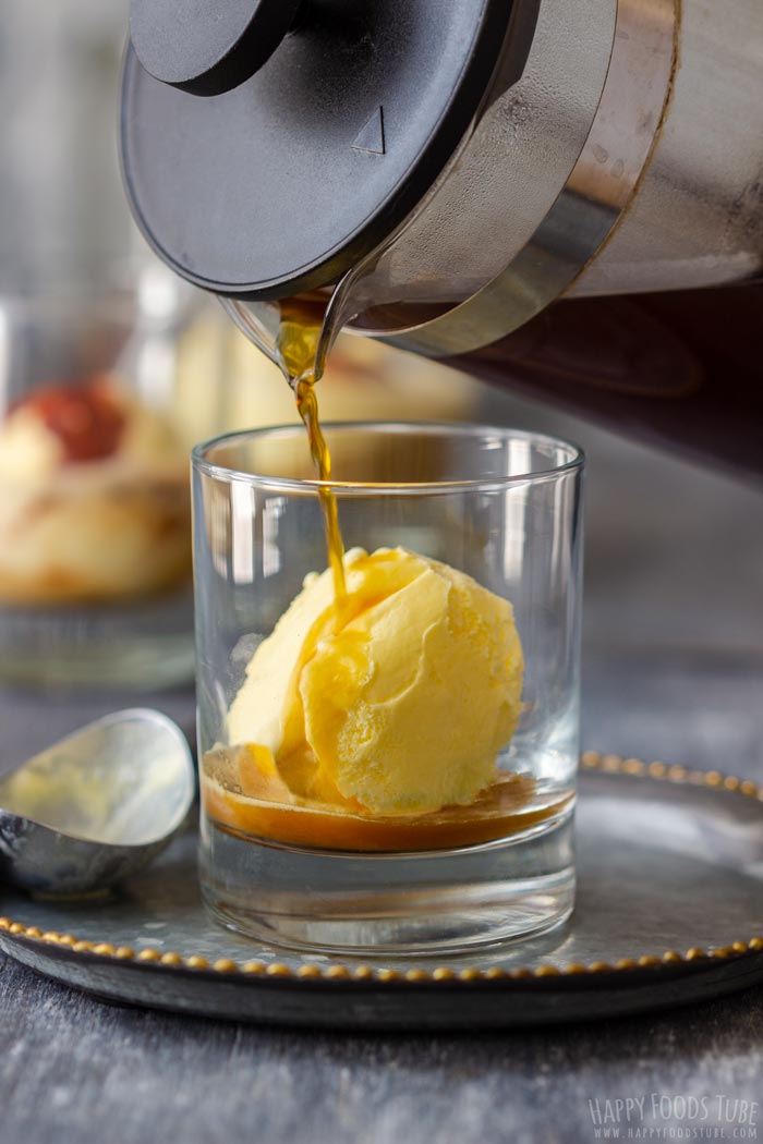 How to make Affogato in 3 easy steps Step 2
